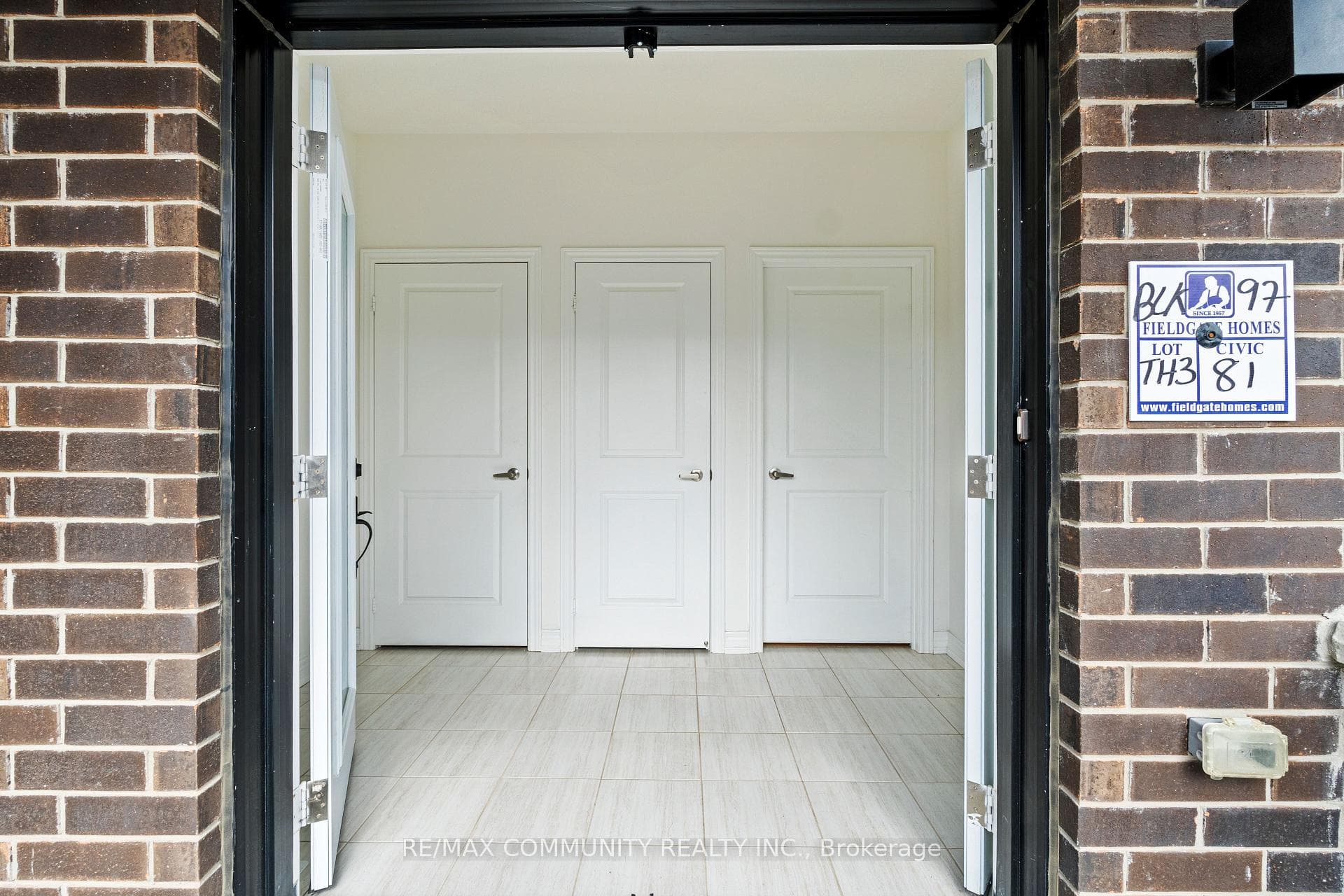 81 Armilia Place photo 2