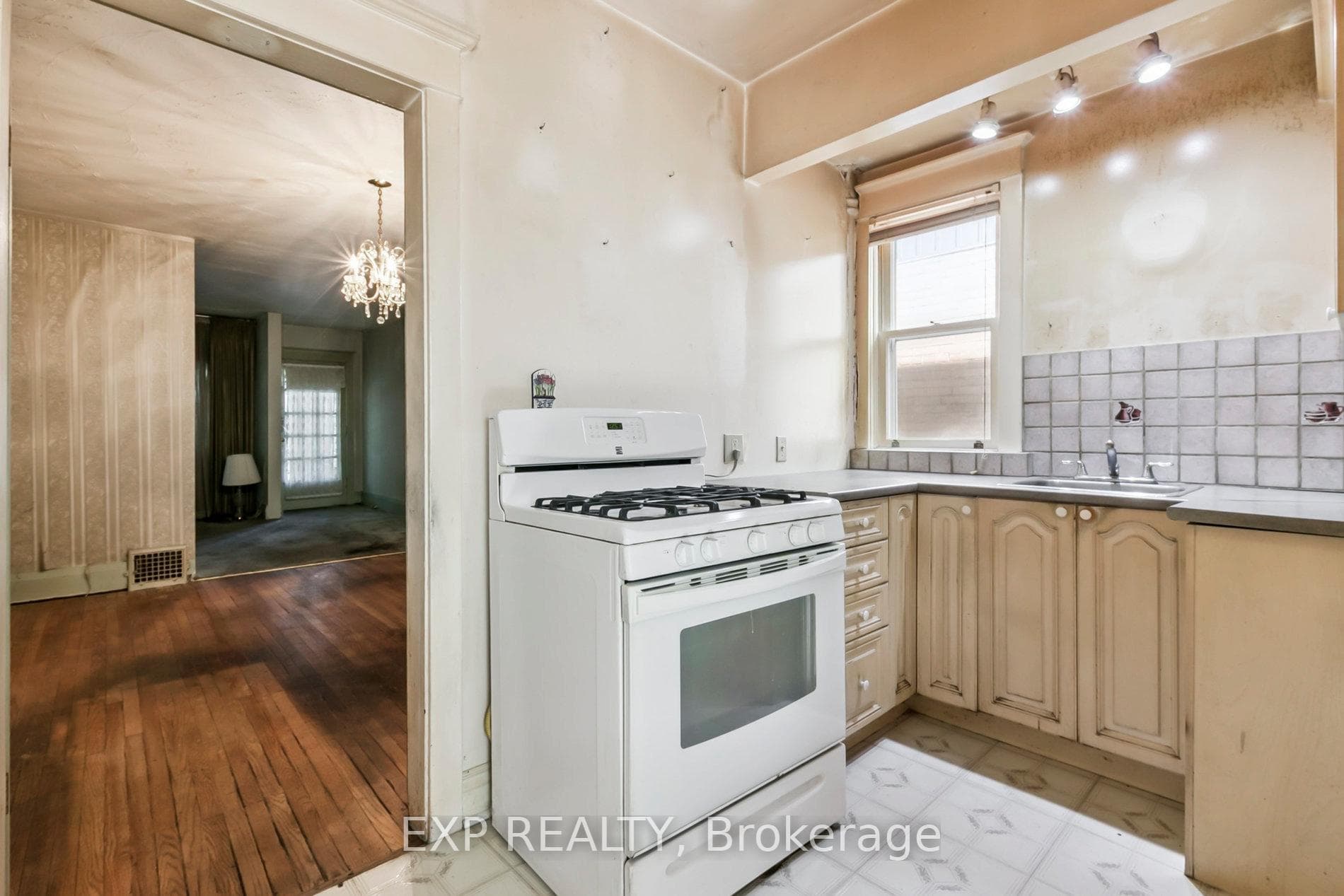 395 Woodbine Avenue photo 25