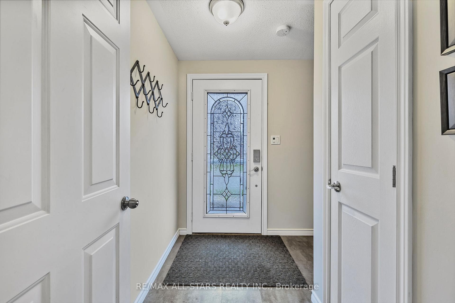 Side entrance Foyer