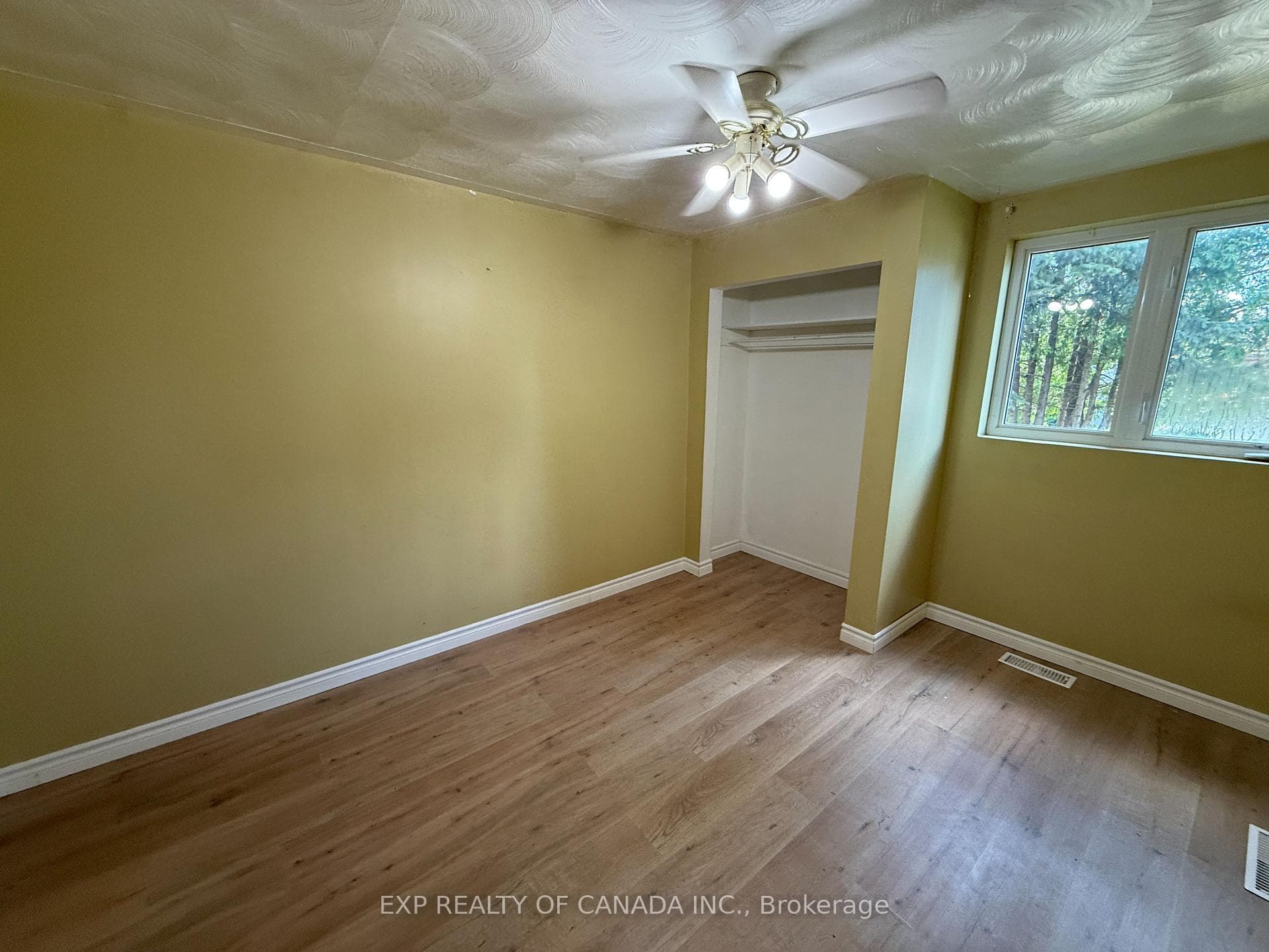 576 Spruce Street photo 10