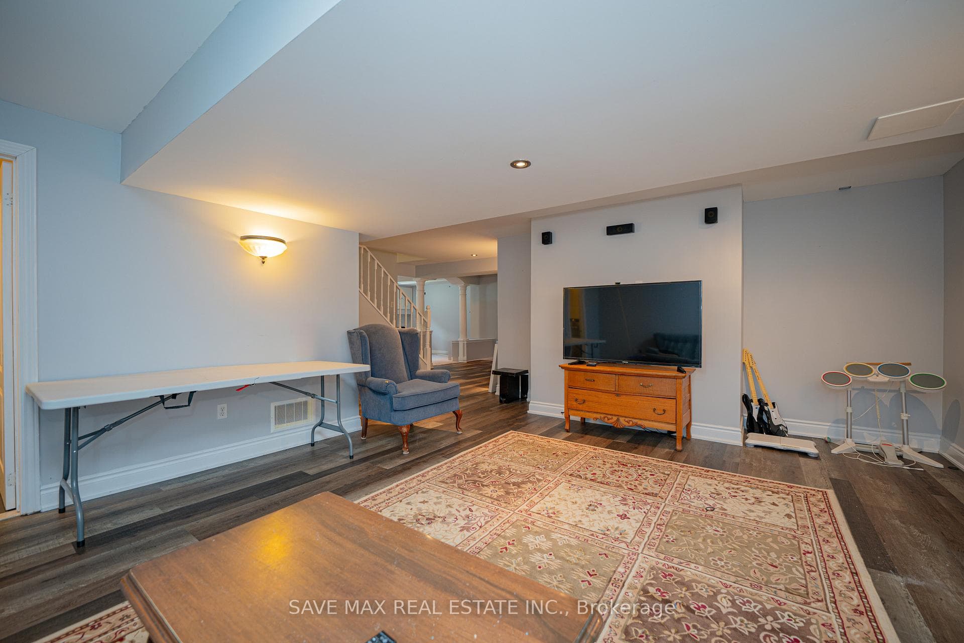 656 Geneva Street photo 35