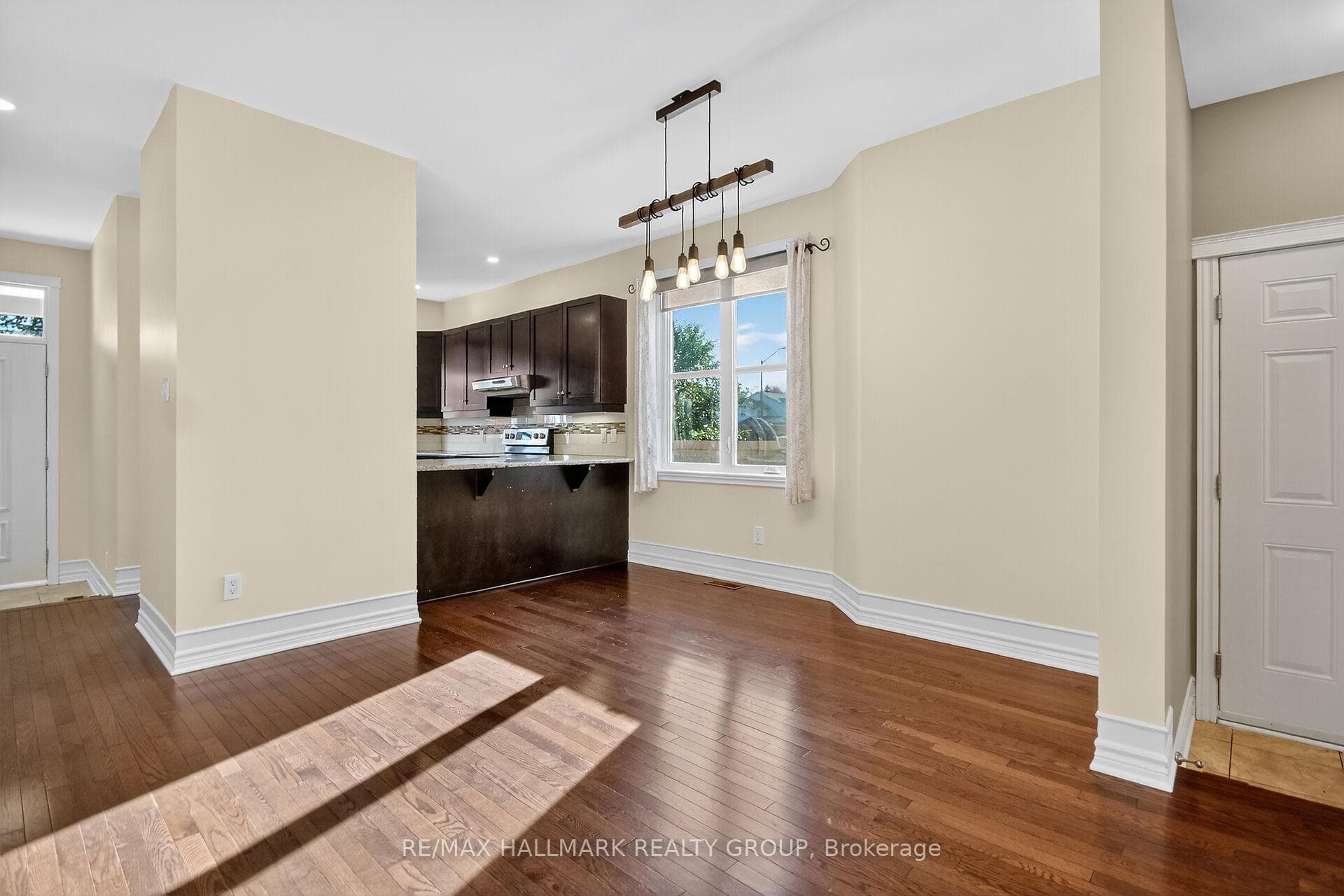 Dining room,