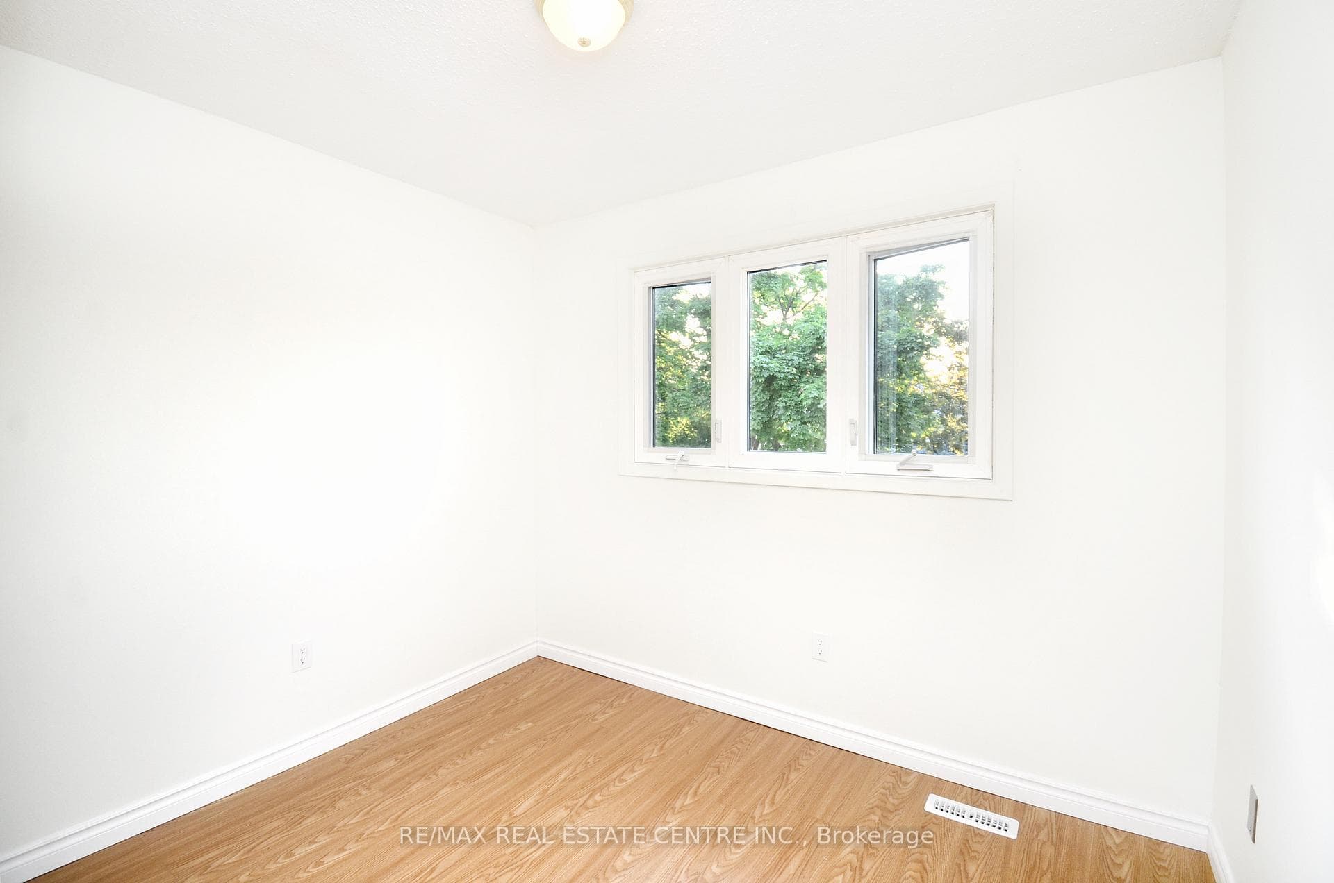 7 Lacewood Crescent photo 10