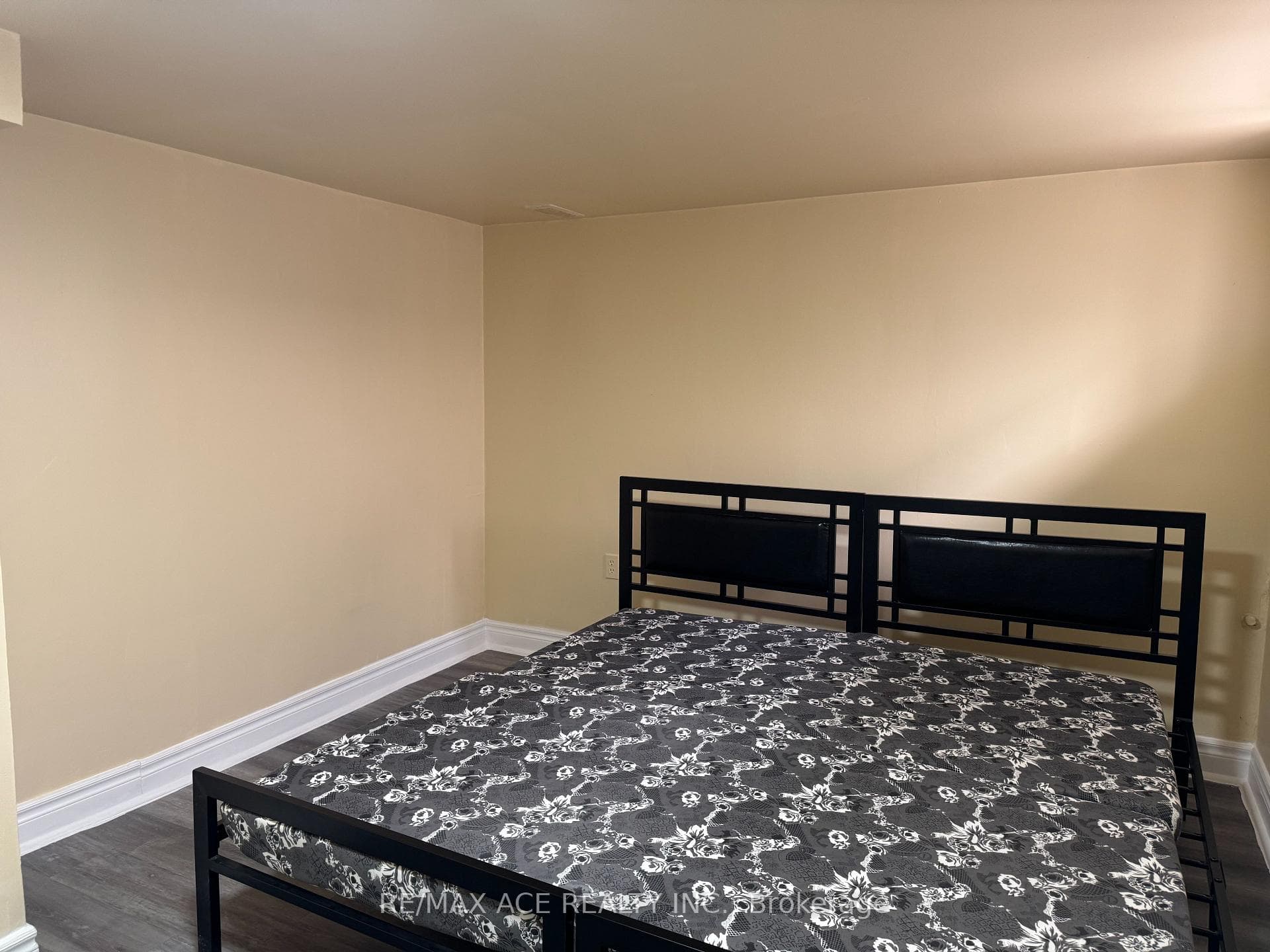 92 Ware Street photo 30