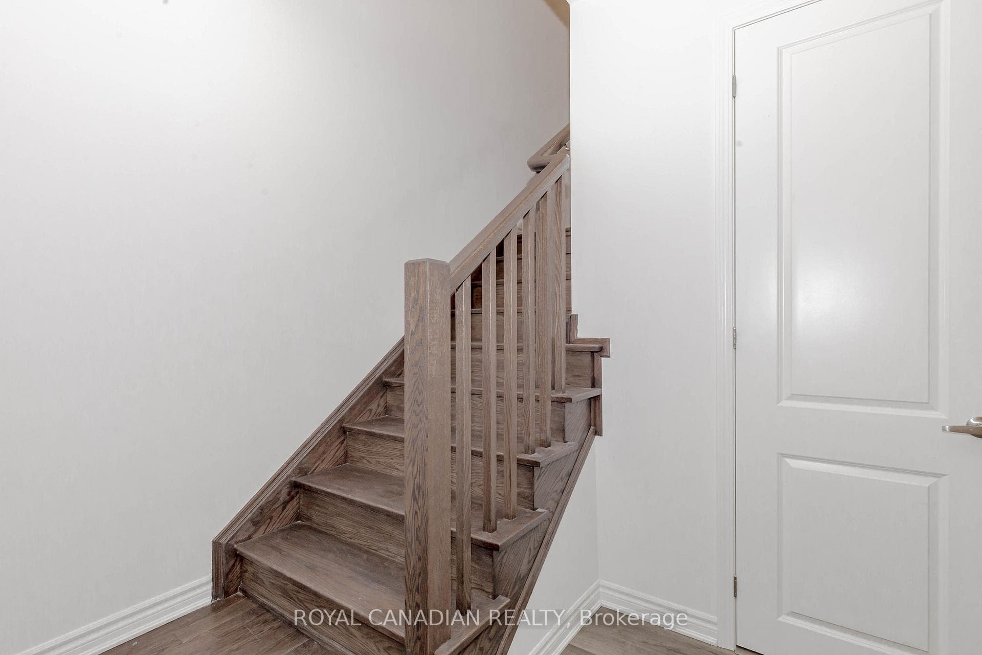 1519 Moira Crescent photo 24