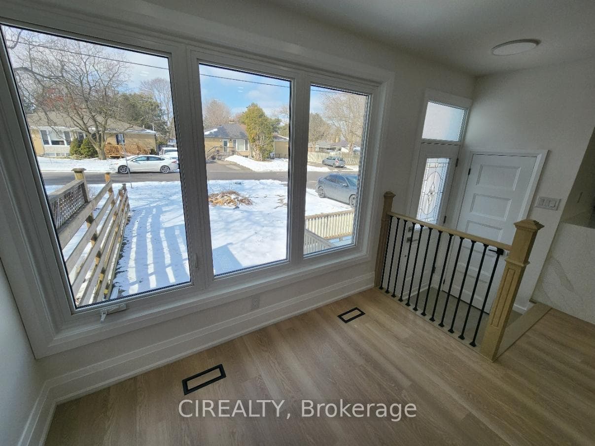 31 Bailey Crescent Unit Main photo 3
