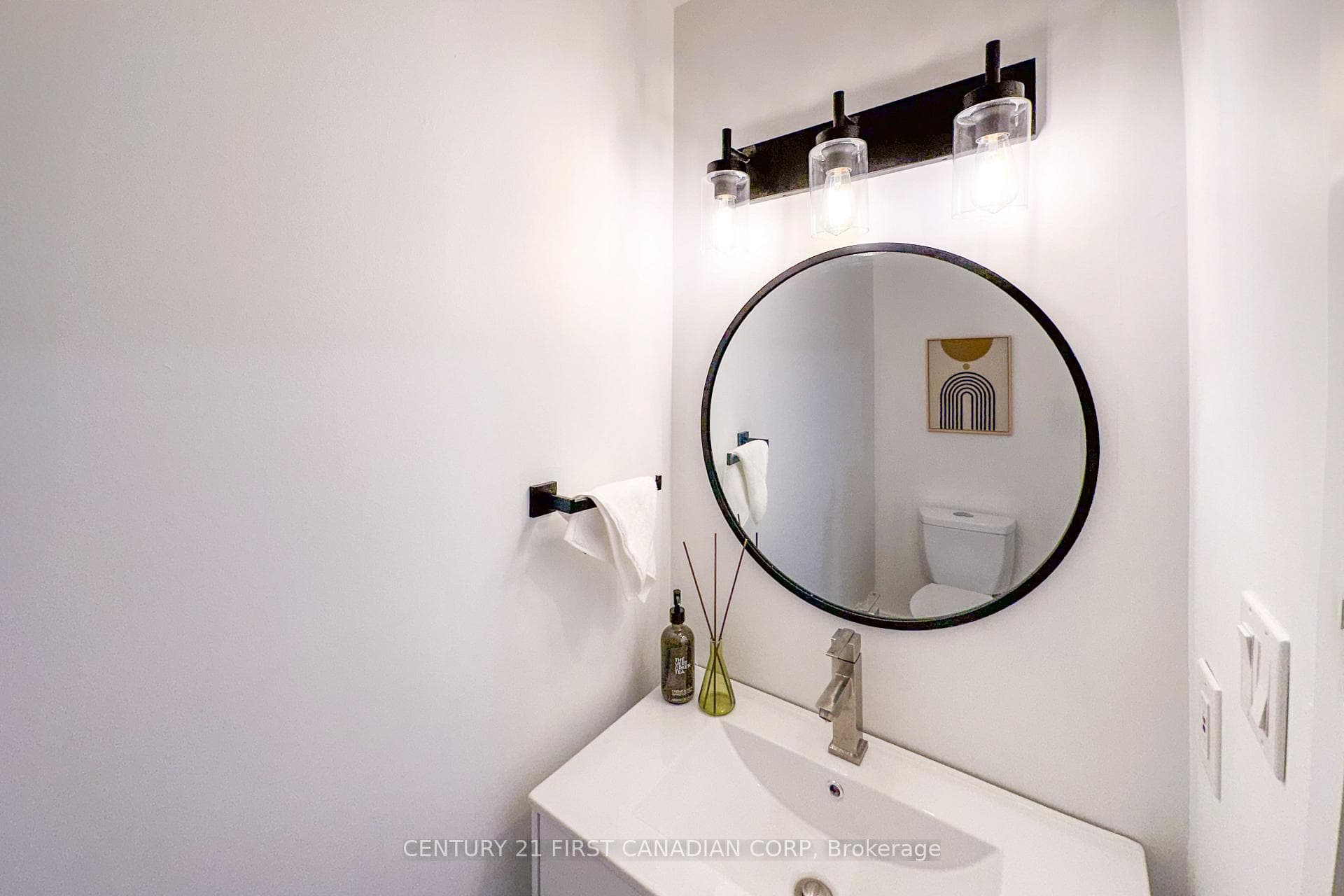 673 Silversmith Street photo 5