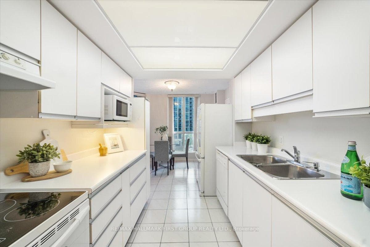 360 Watson Street Unit 504 photo 10