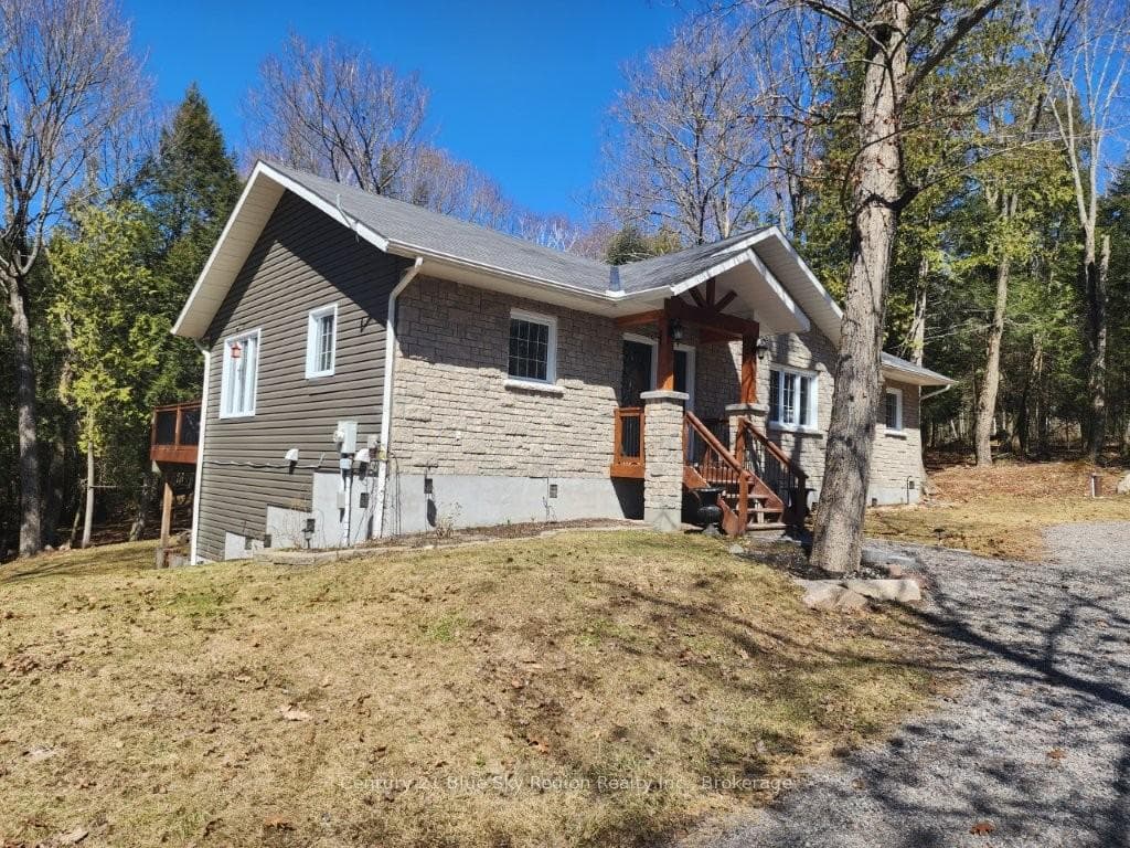 52 Ouellette Road photo 1
