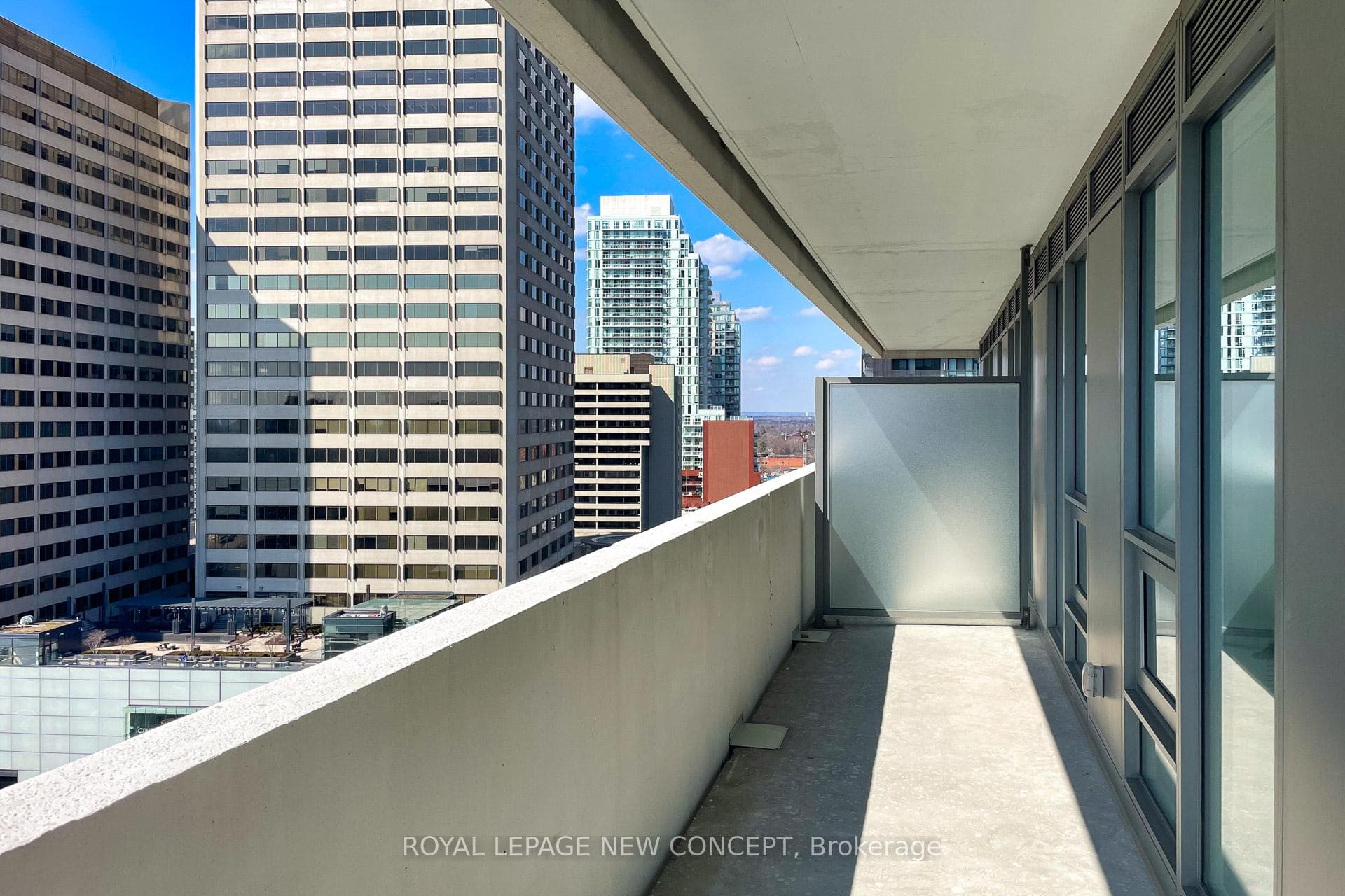 2221 Yonge Street Unit 1408 photo 18