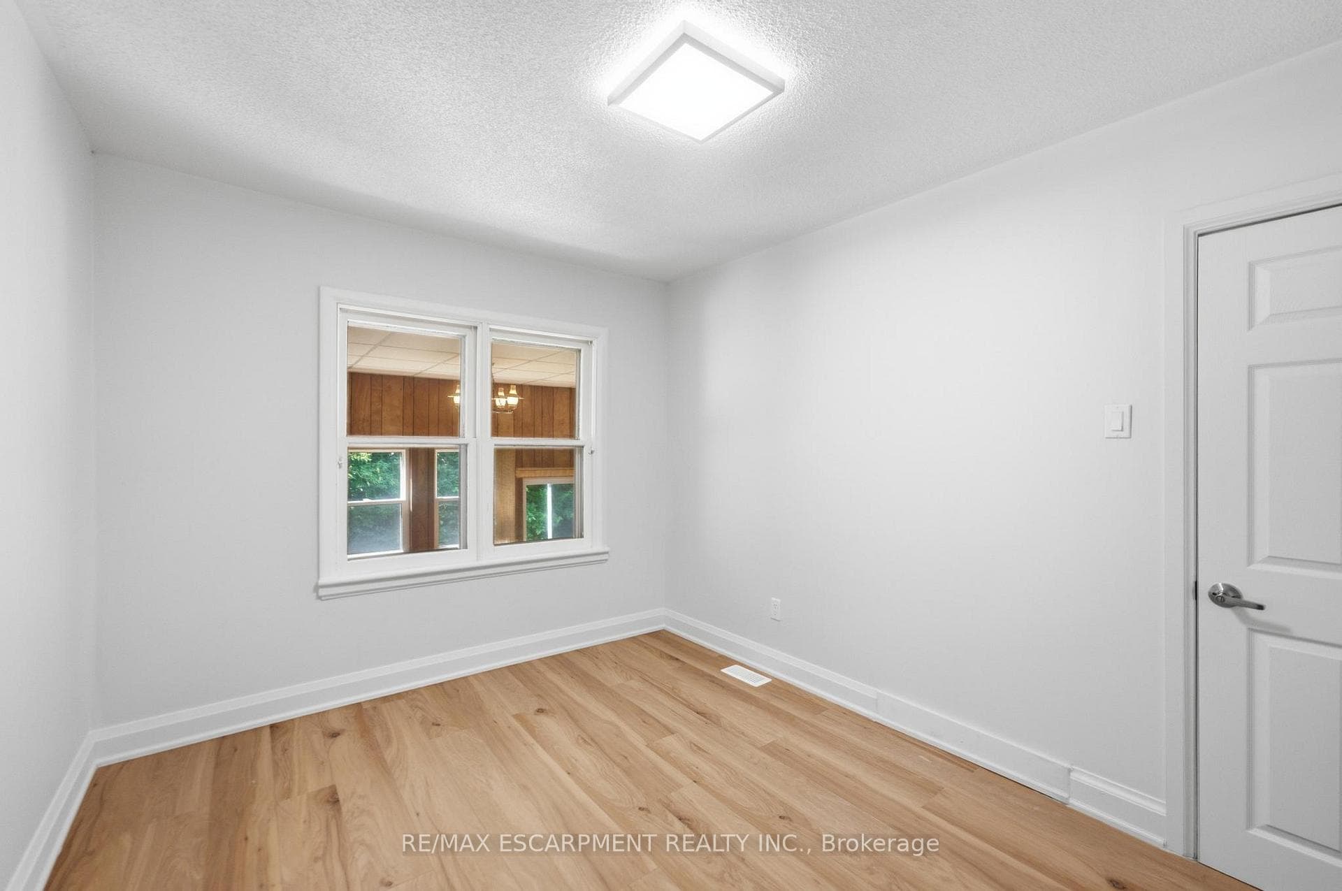 22 David Avenue photo 10