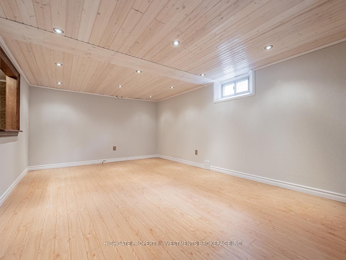 82 Ravenscrest Drive photo 16