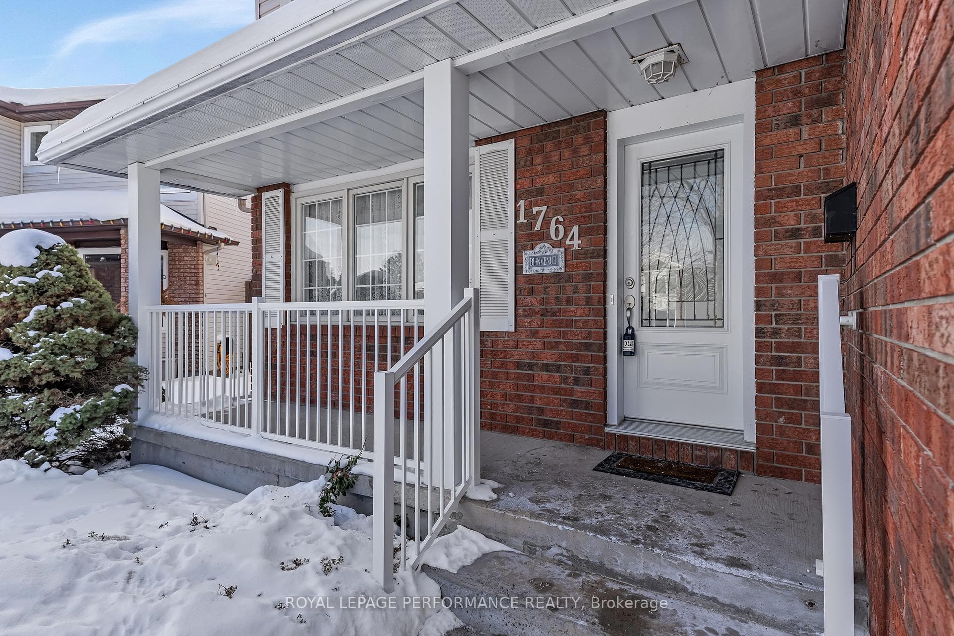 1764 Tache Way photo 3