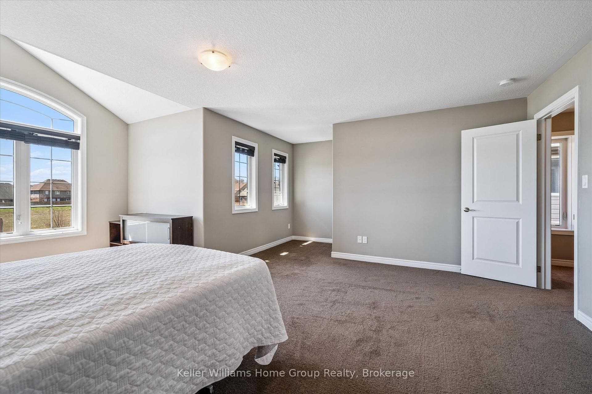 302 William Street photo 32