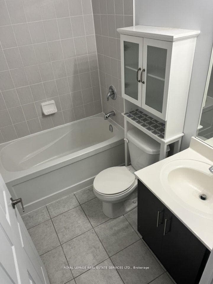 15 James Finlay Way Unit 828 photo 11