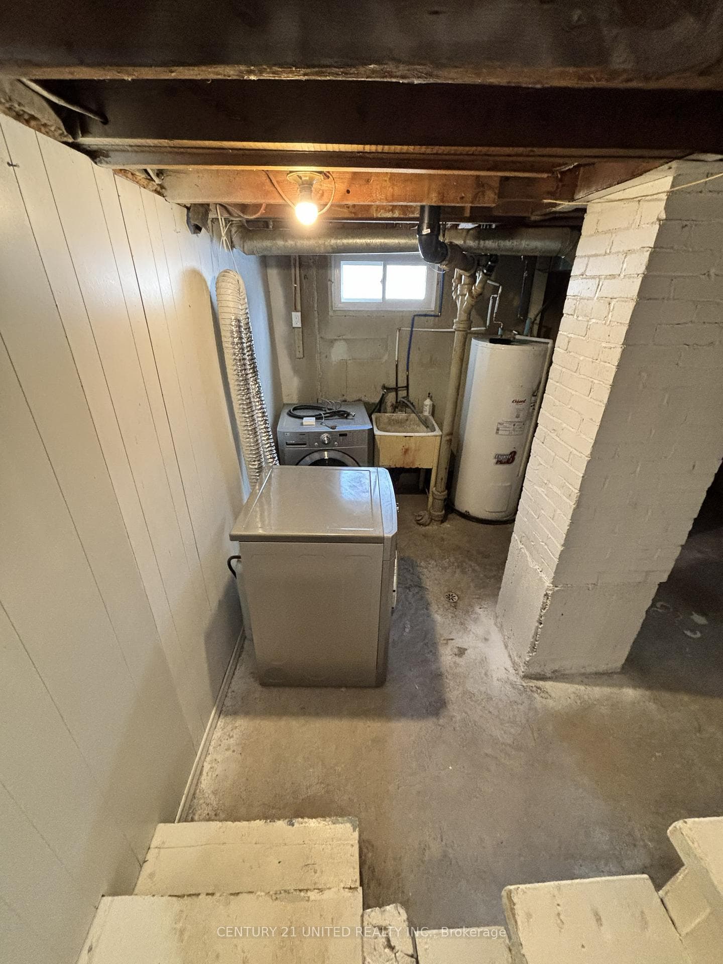 638 Mckellar Street photo 19