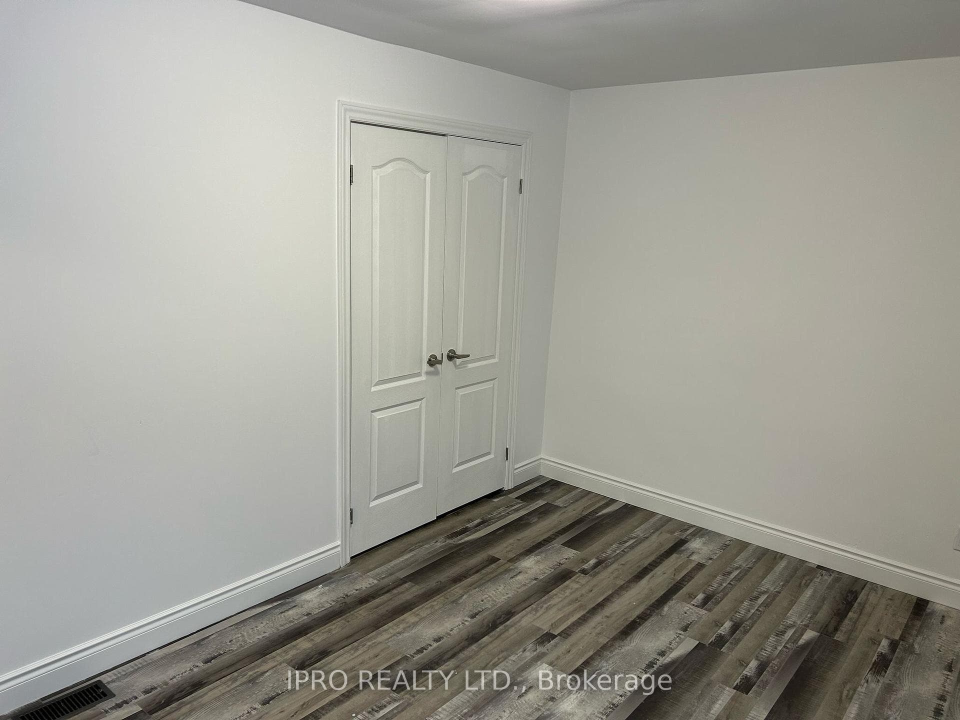 133 Corman Avenue photo 9