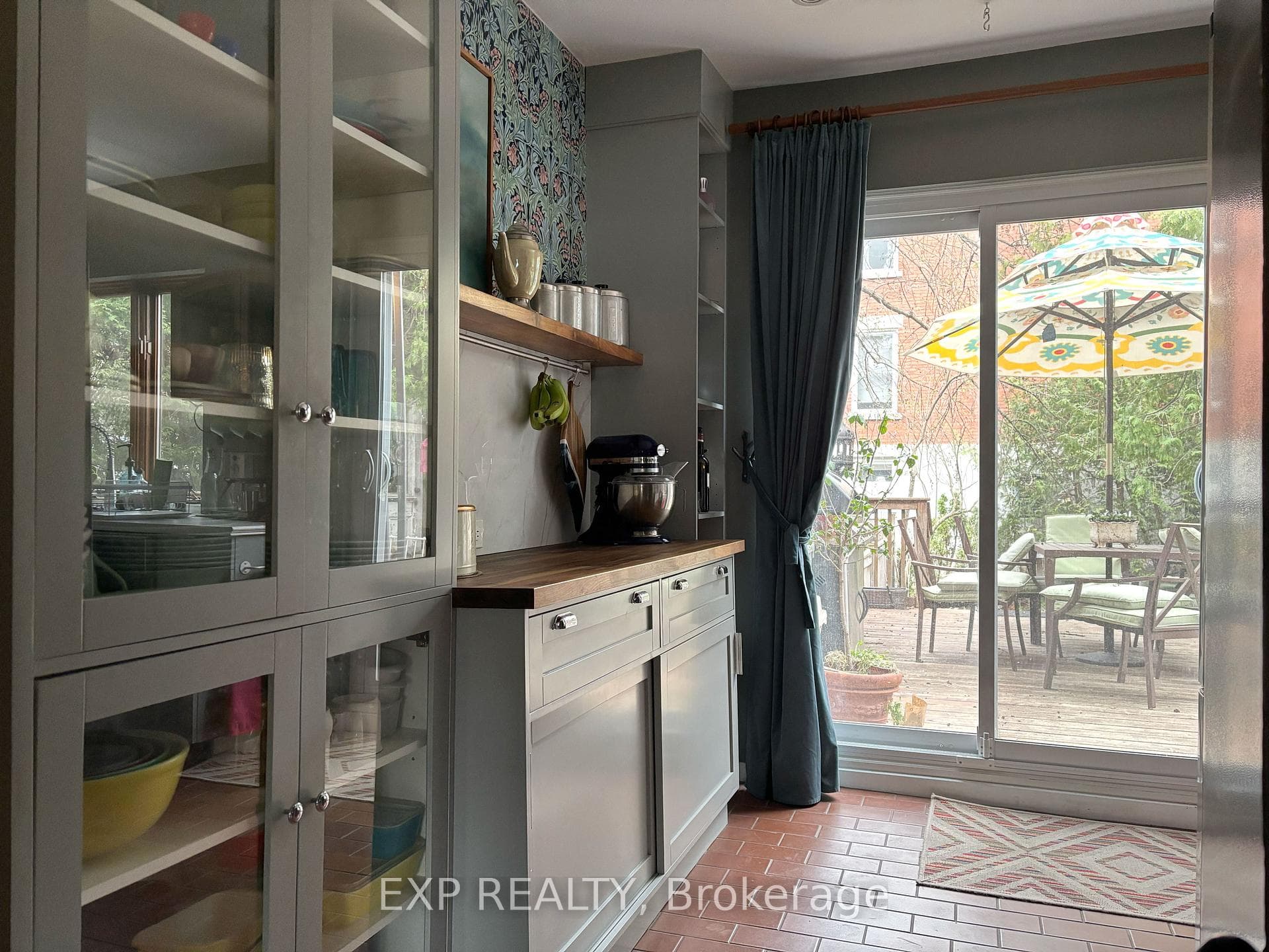 145 Blackburn Avenue photo 12