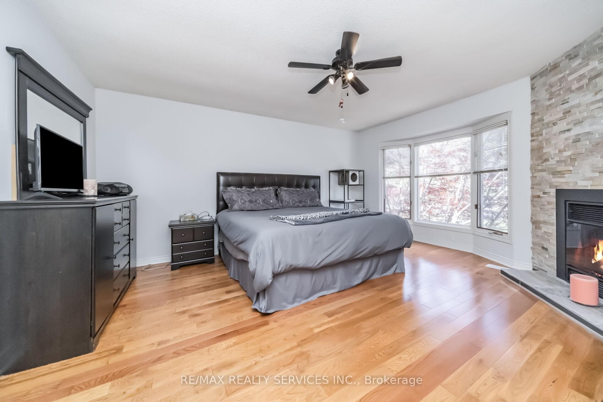76 Leeward Drive photo 31