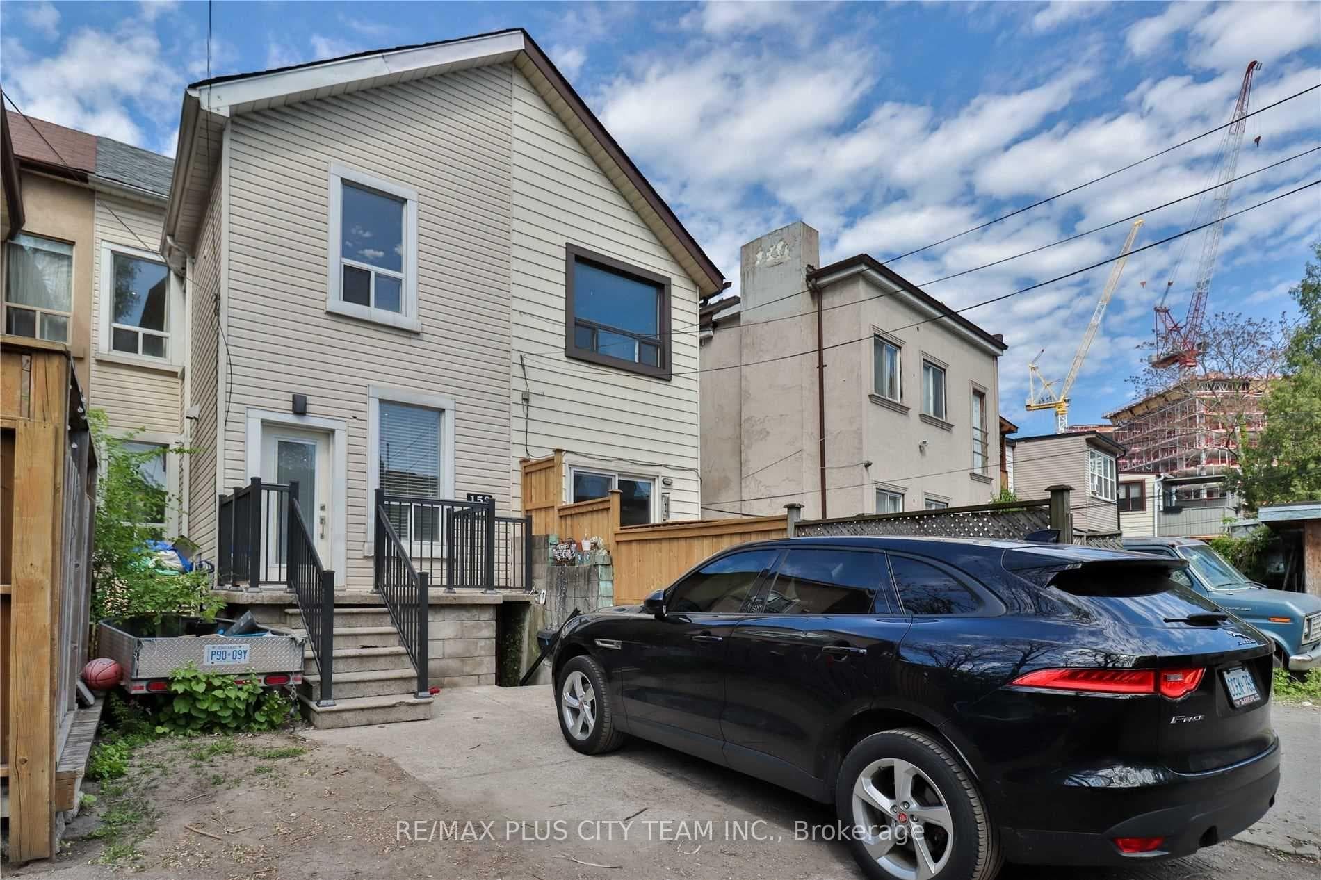 153 Niagara Street Unit Upper photo 32