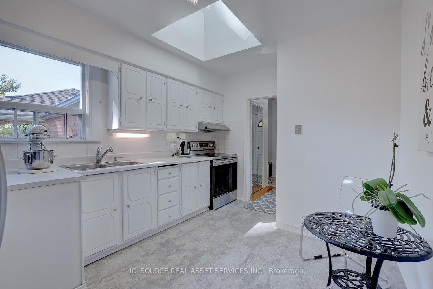 566 Drymen Crescent photo 7