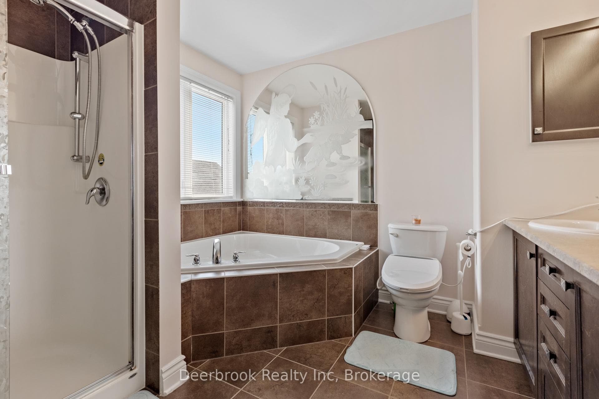 289 Topaze Crescent photo 11