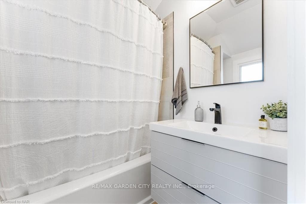 656 Steele Street photo 17