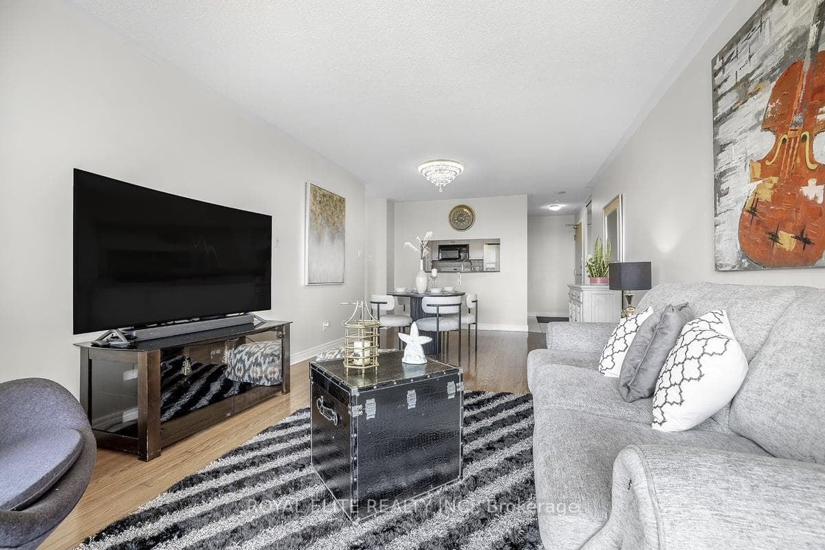 399 South Park Road Unit 1305 photo 13