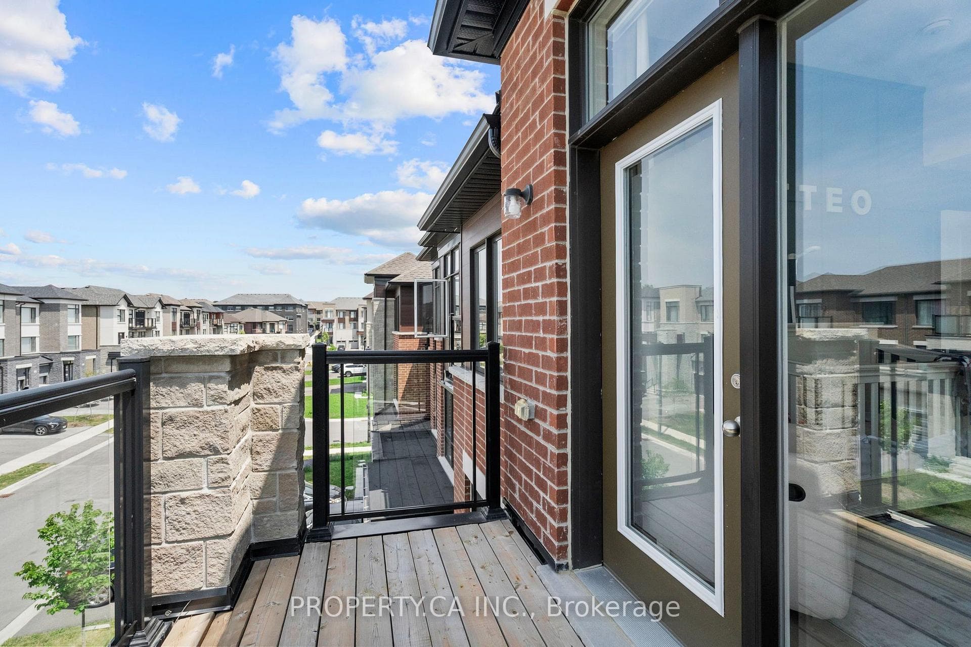 556 New England Court photo 28