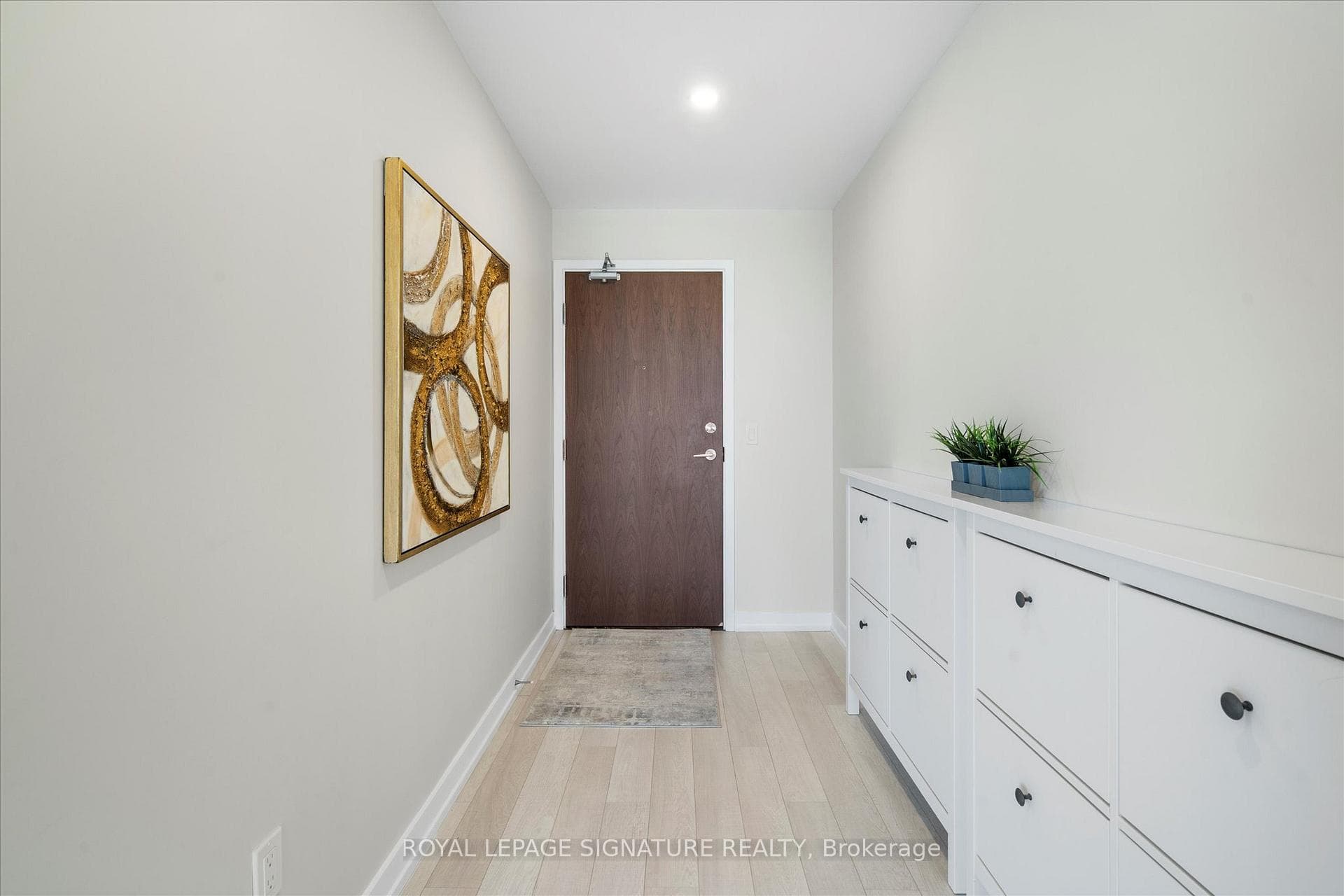 117 McMahon Drive Unit 2511 photo 8