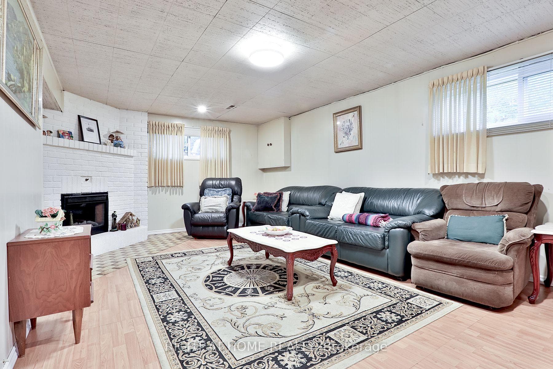 15 Tinton Crescent photo 13