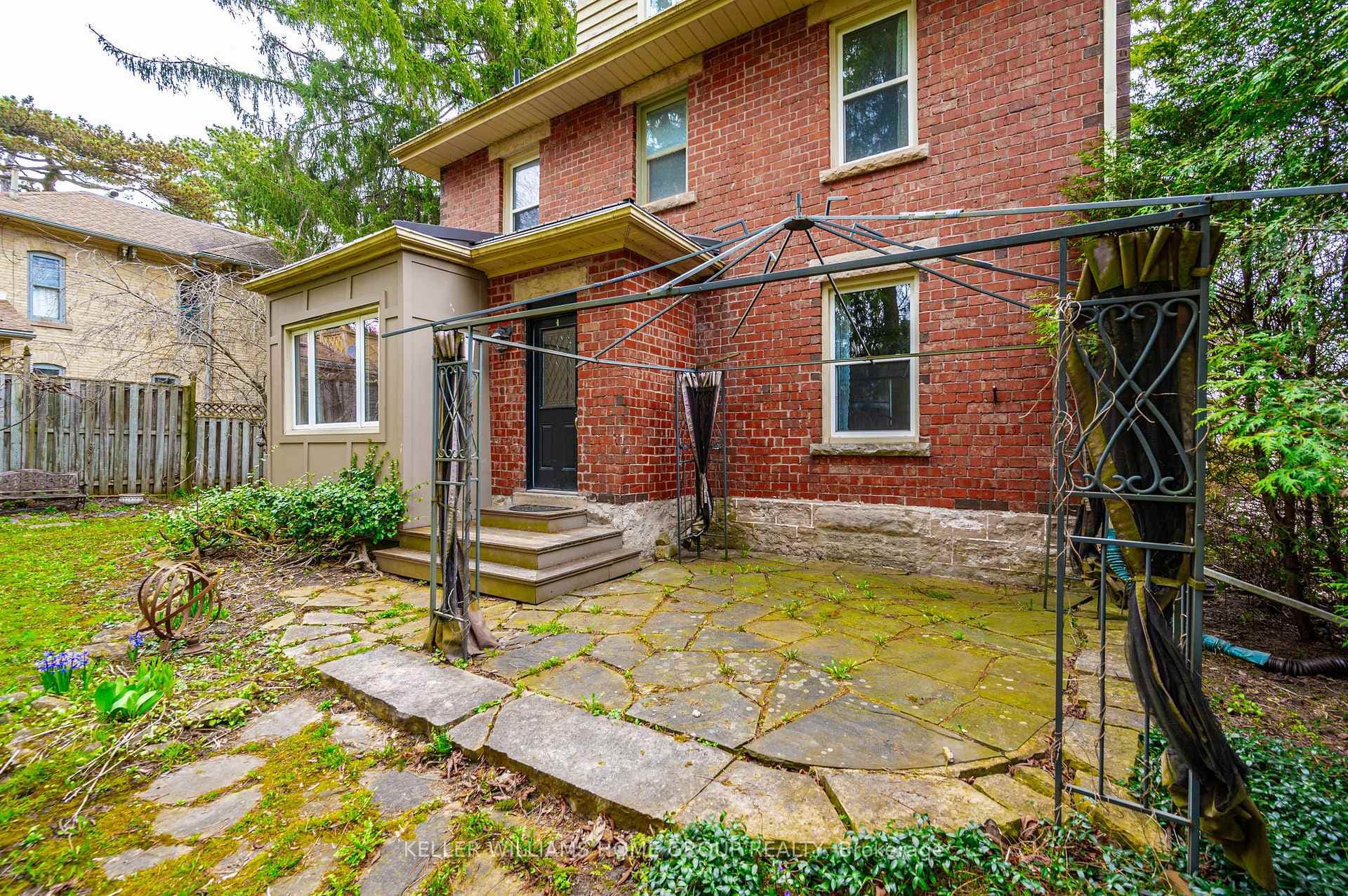 115 Garafraxa Street photo 34