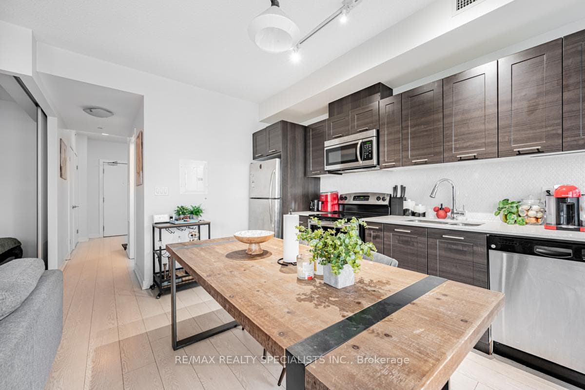 20 Bruyeres Mews Unit 1909 photo 2