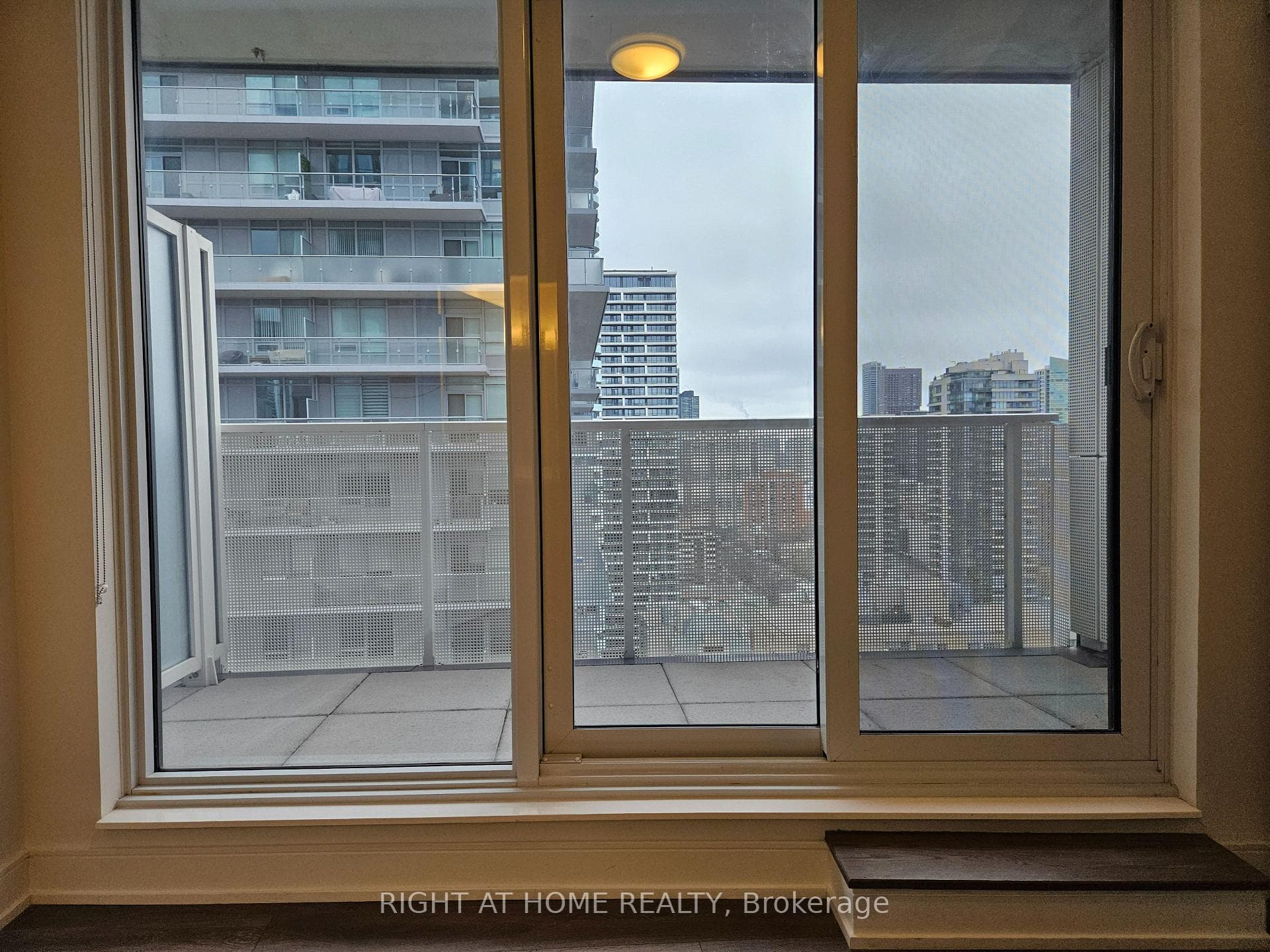 89 Mcgill Street Unit 2505 photo 8