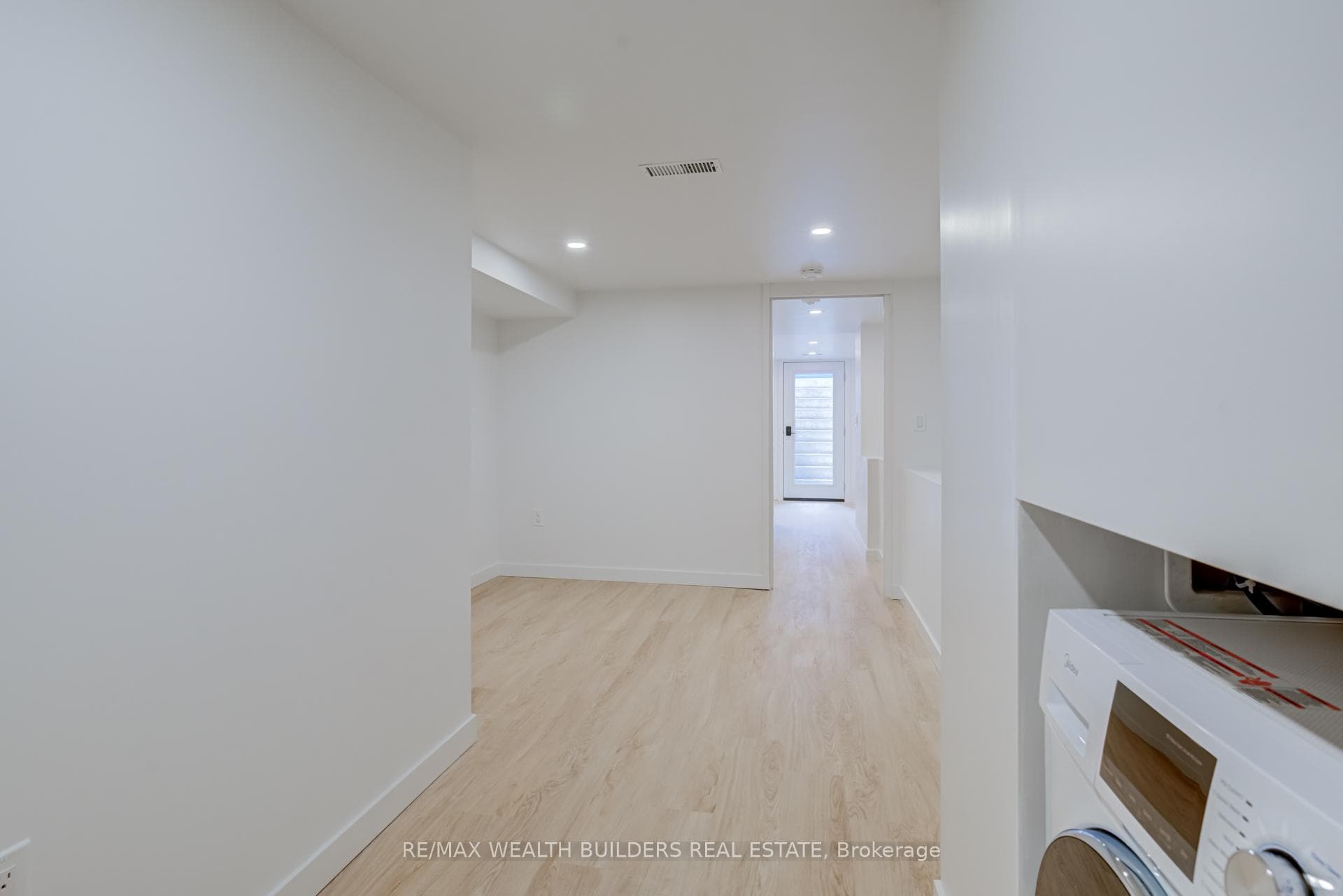 2443 Dundas Street photo 16