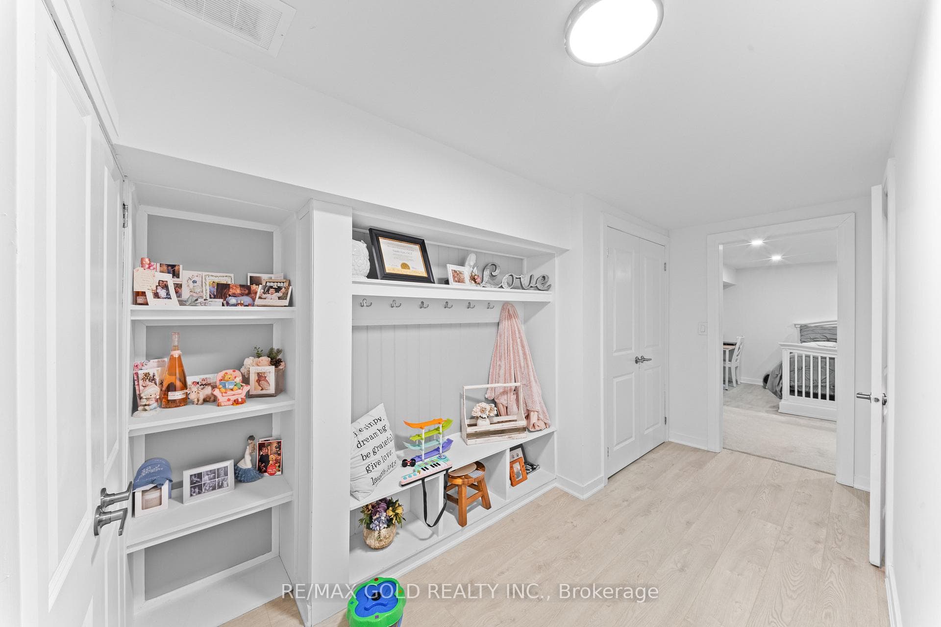 128 Martindale Crescent photo 37