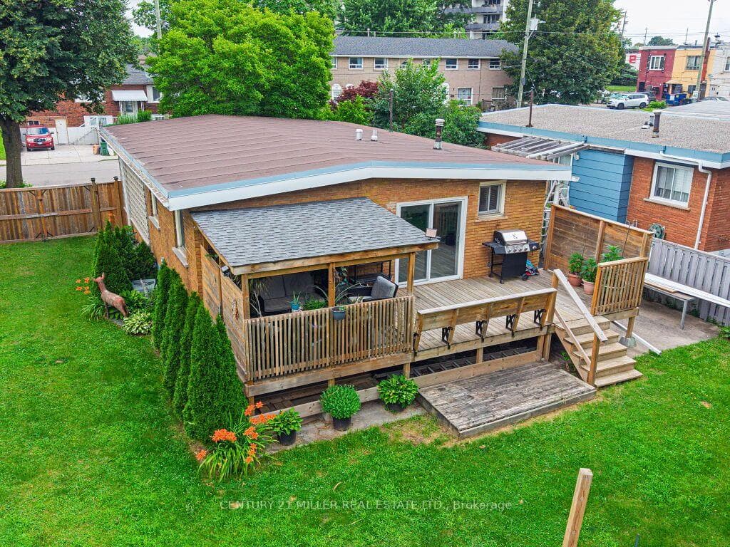 154 Luscombe Street photo 39