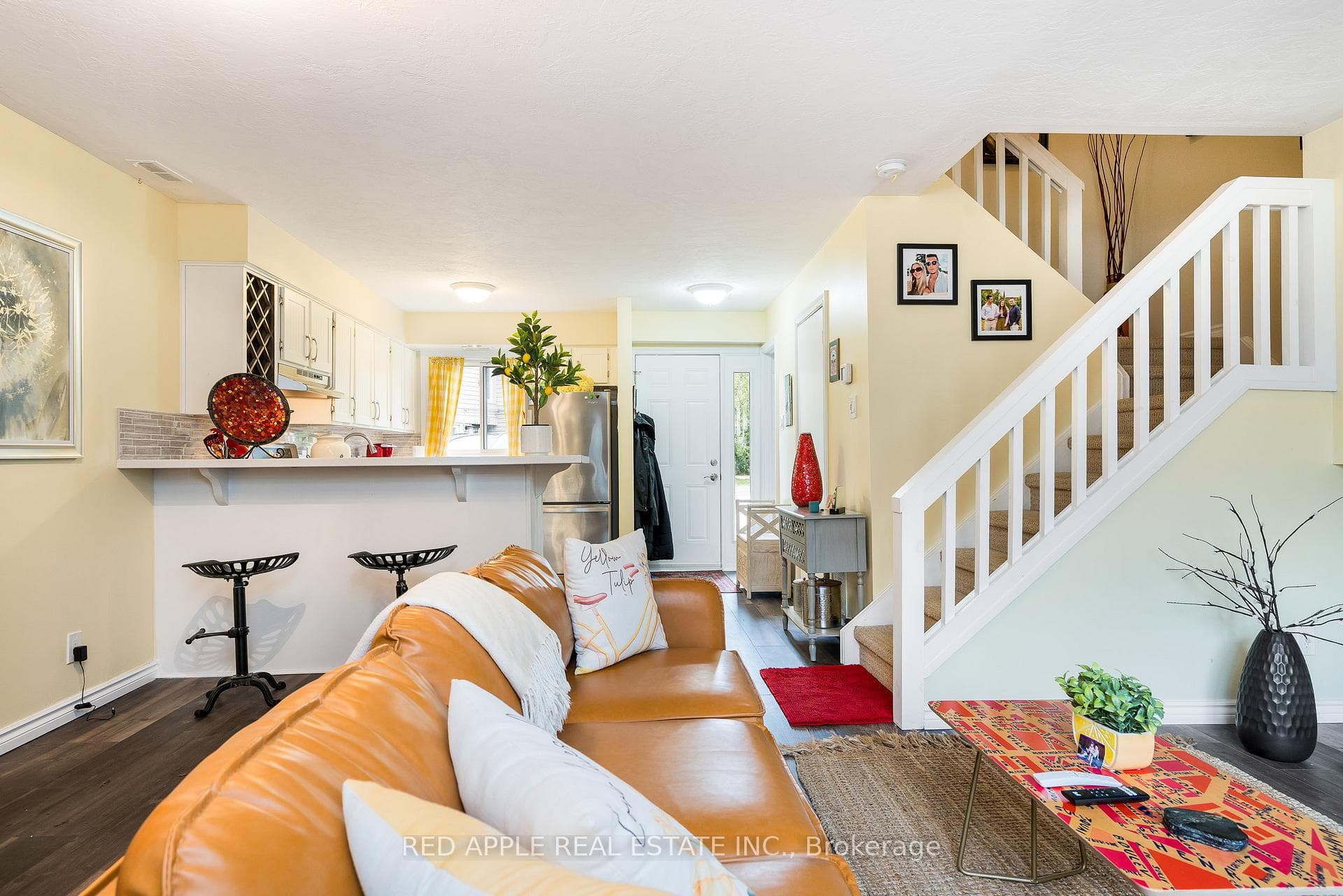 135 Escarpment Crescent photo 12