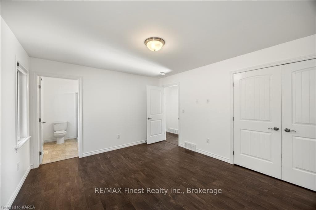 6161 BANK Street photo 25