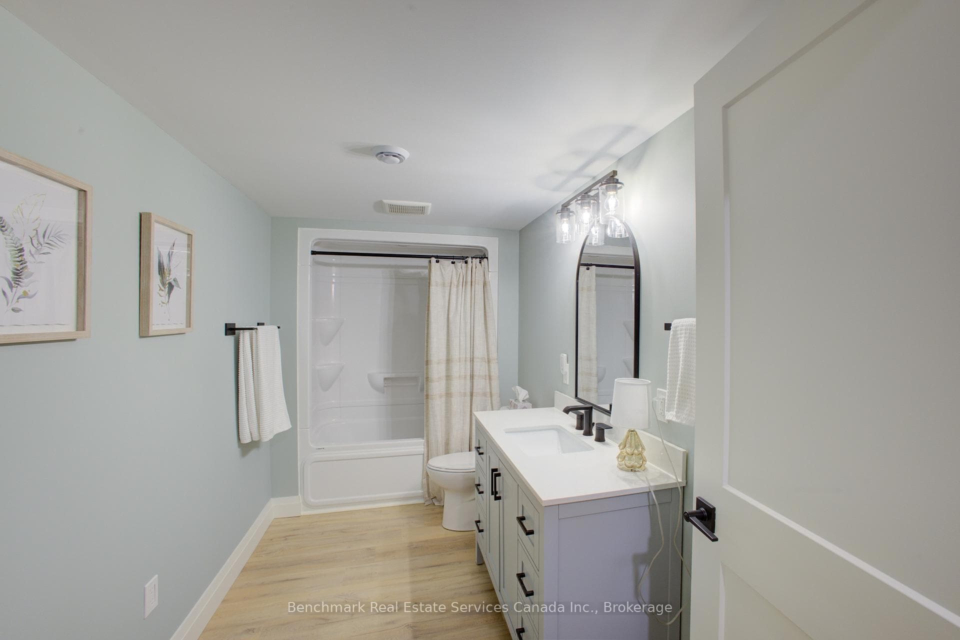 160 Ridgewood Crescent photo 32