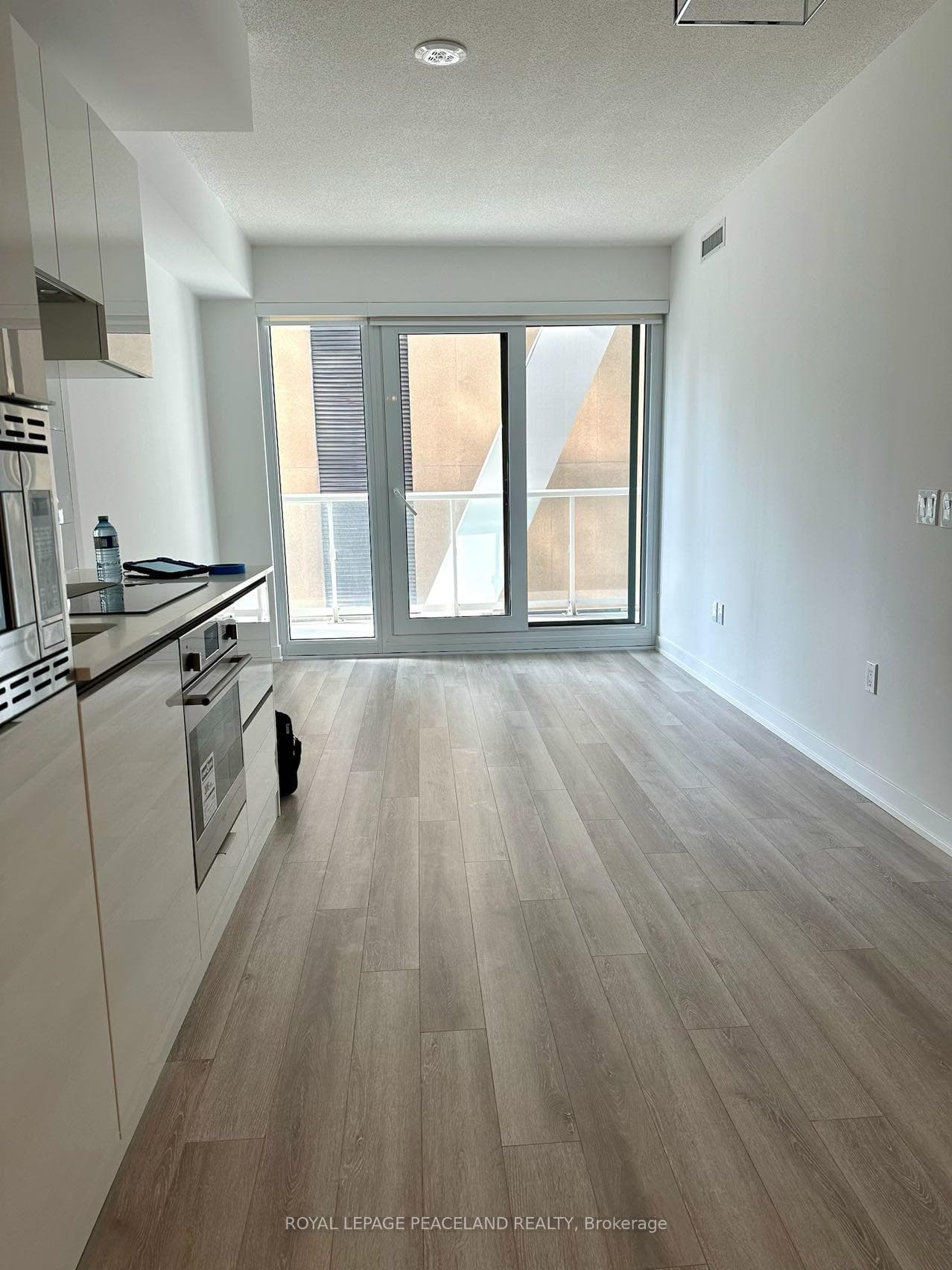 234 Simcoe Street Unit 827 photo 4