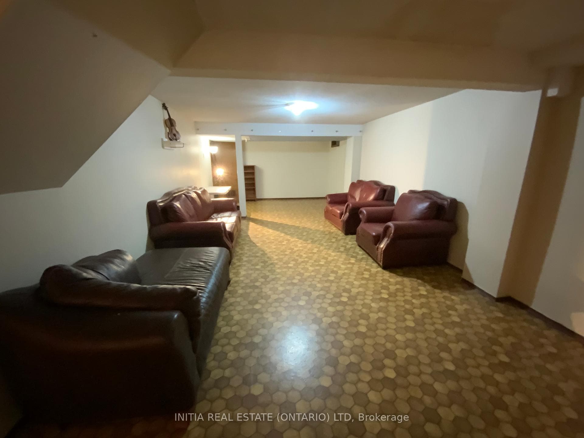 212 Chesham Place photo 22