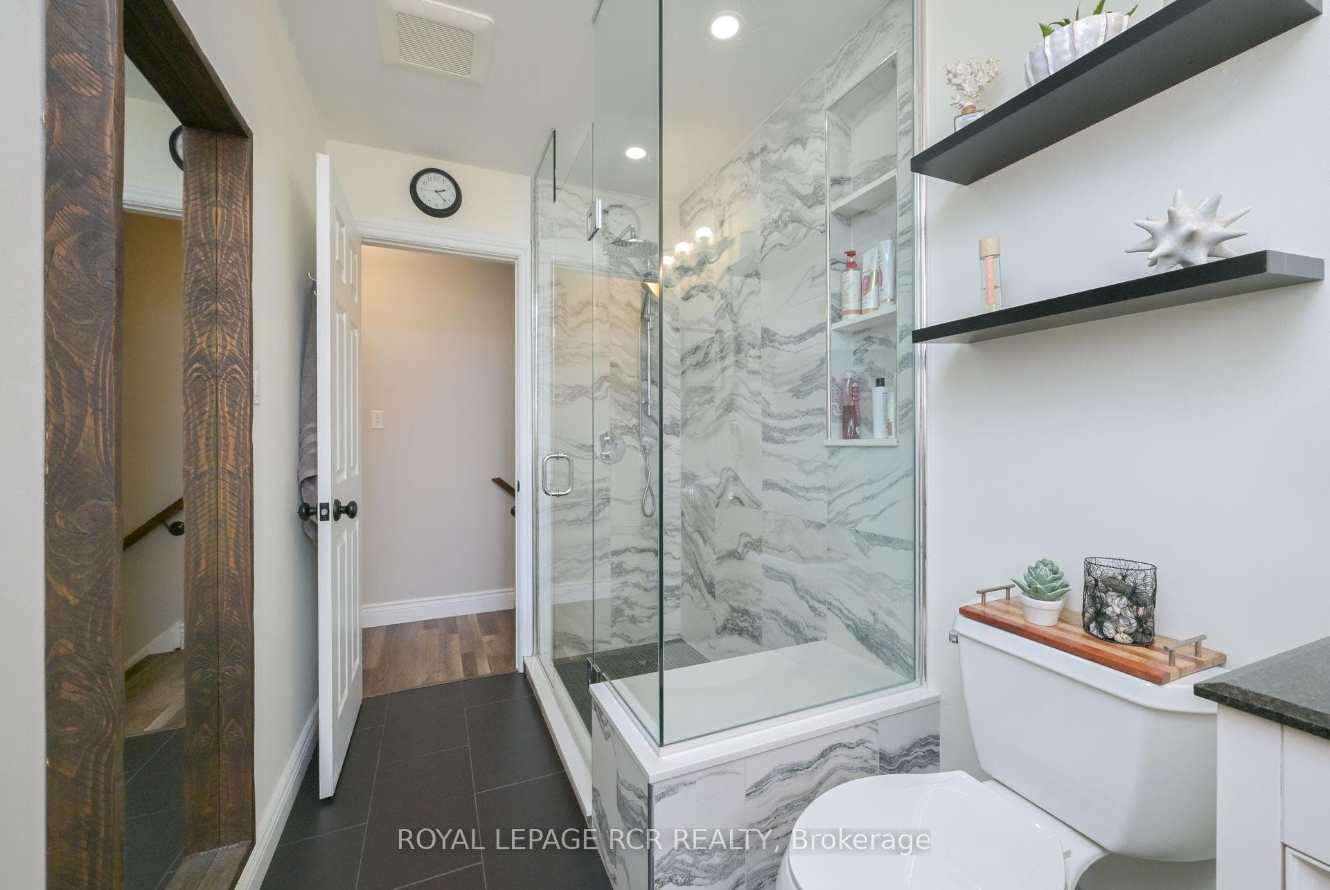 10 Joseph Street photo 18