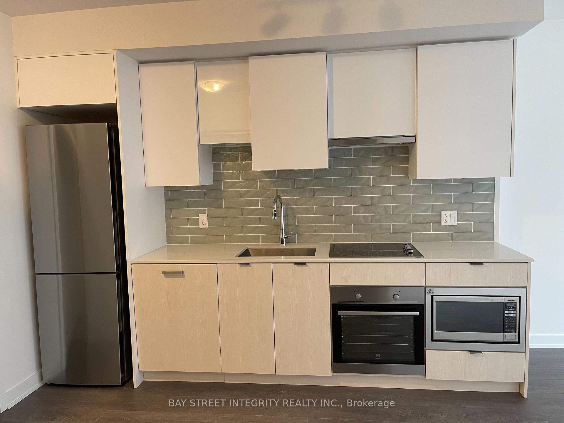 195 Redpath Avenue Unit 608 photo 6