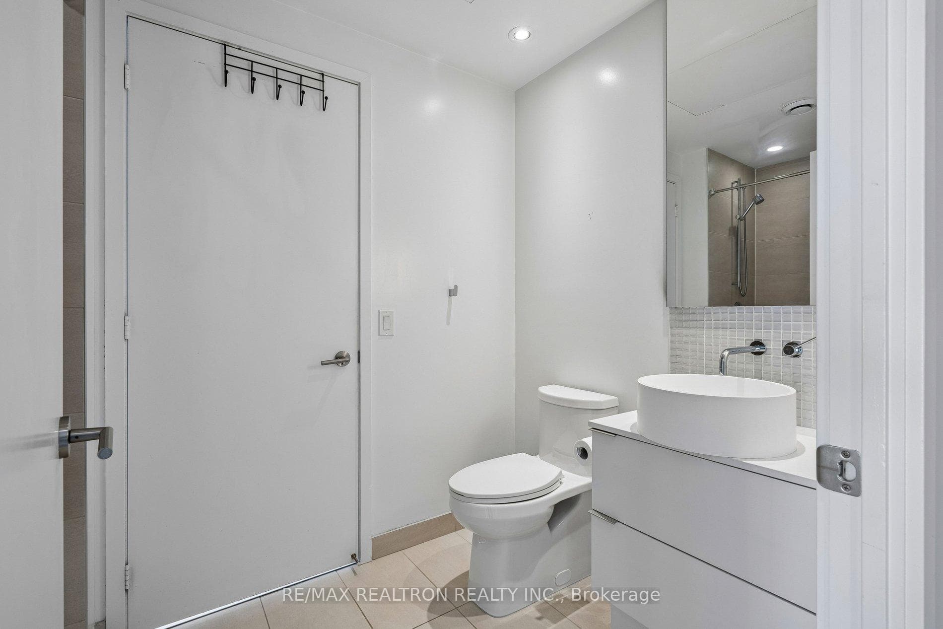 185 Roehampton Avenue Unit 1212 photo 16