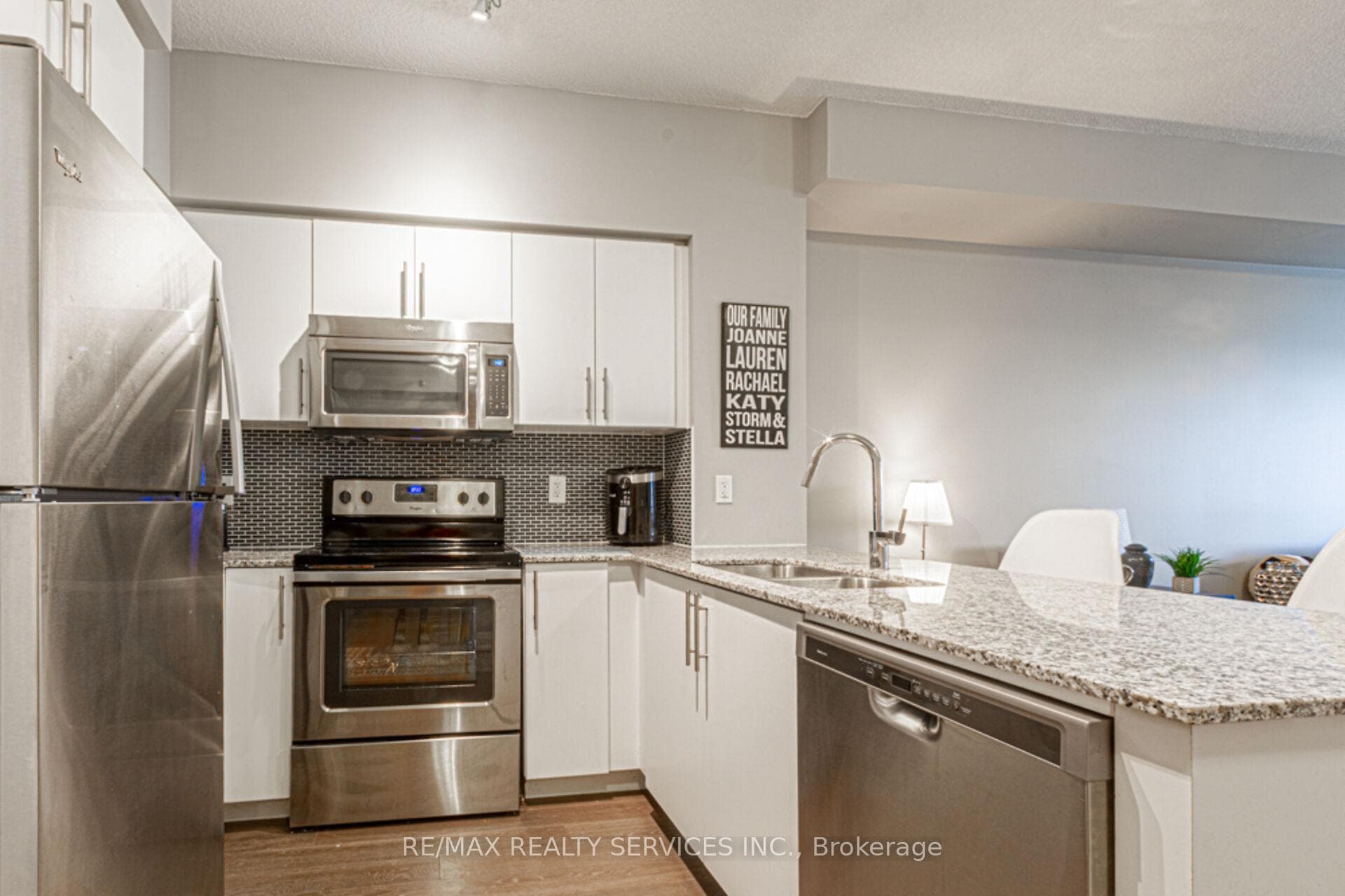 65 Speers Road Unit 1507 photo 8