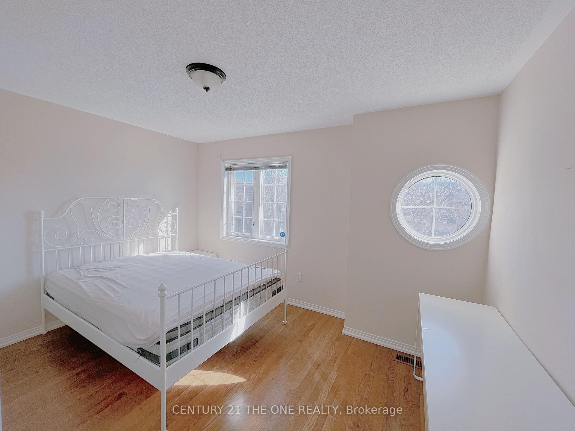 4 Sanderson Road photo 13