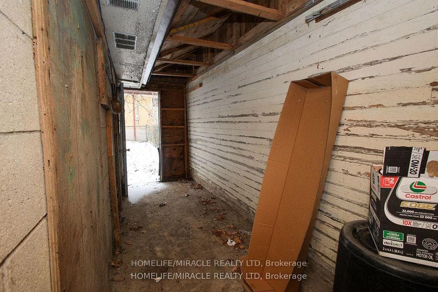 1171 Oxford Street photo 46
