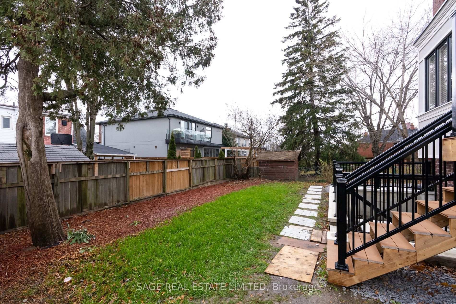 185 Fairholme Avenue Unit Lower photo 19
