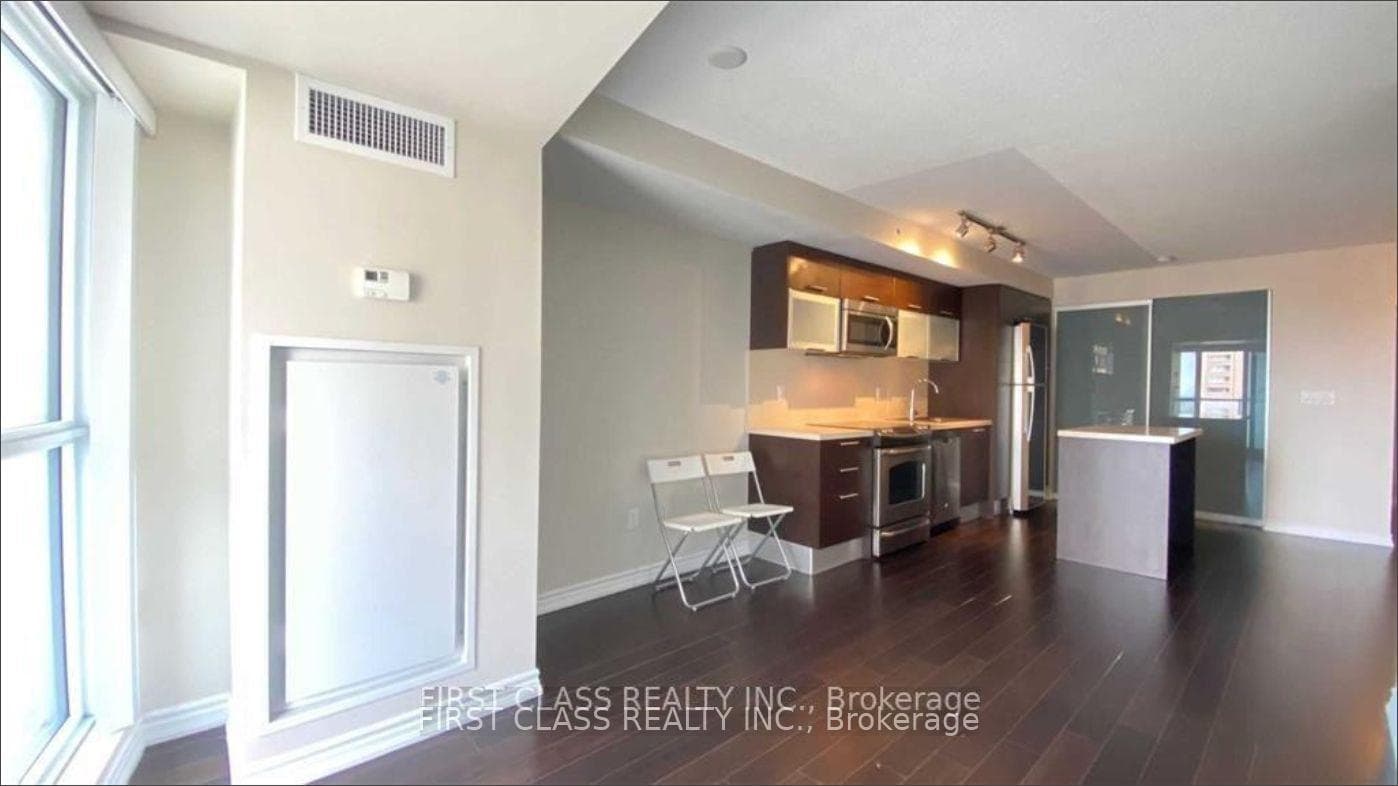 386 Yonge Street Unit 1604 photo 3